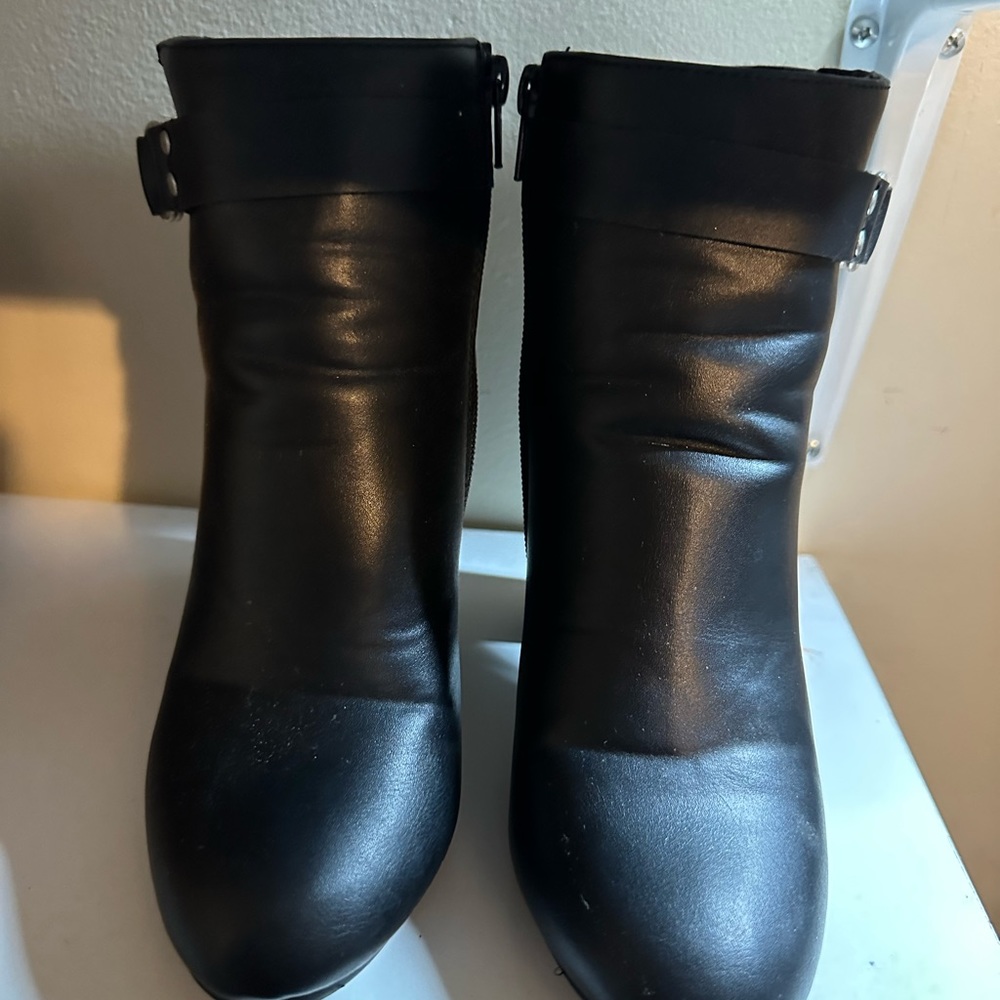 Boots - Picture 3 of 4